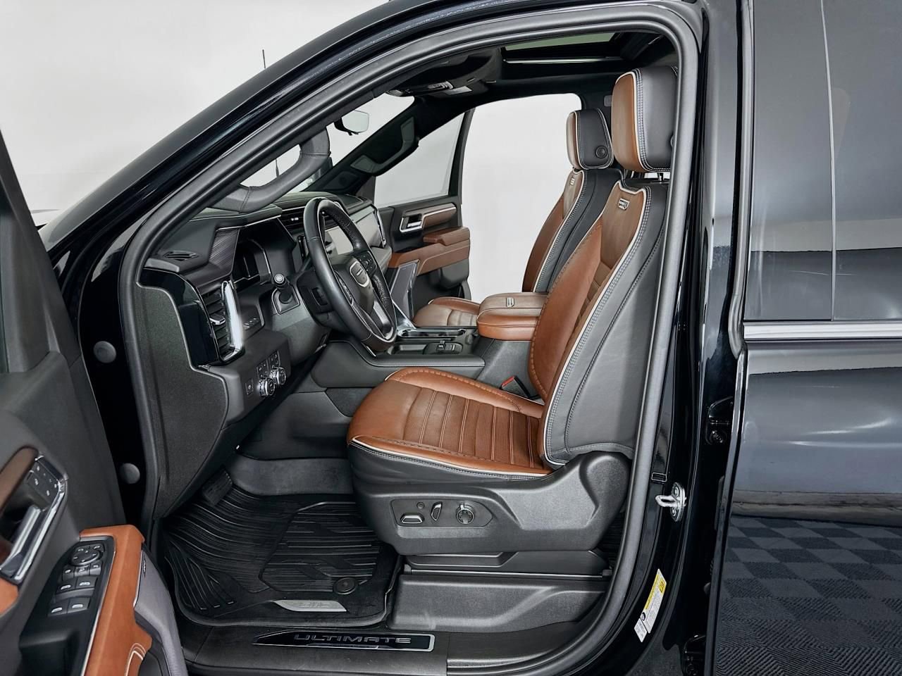 Used 2024 GMC Sierra 3500 Denali Ultimate image 27