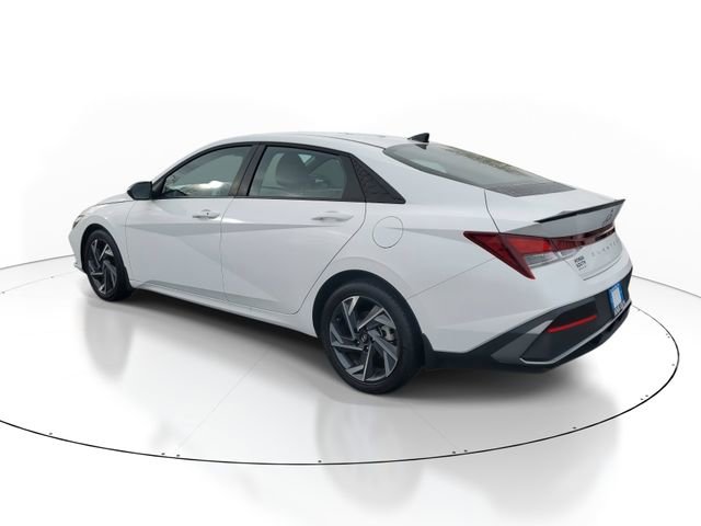 Used 2025 Hyundai Elantra Sport image 4