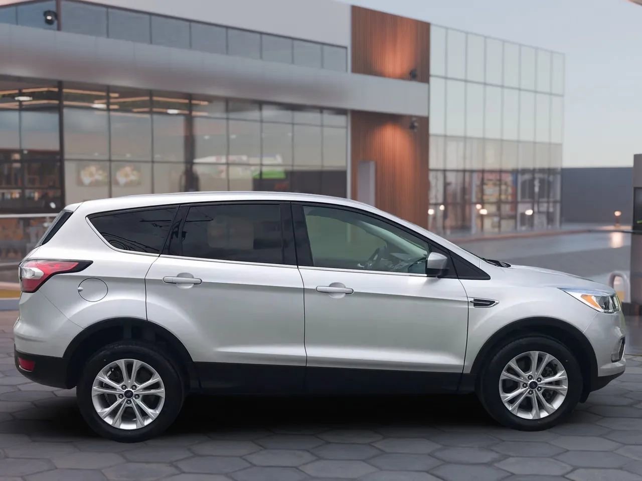 Used 2017 Ford Escape SE AWD/4WD image 5