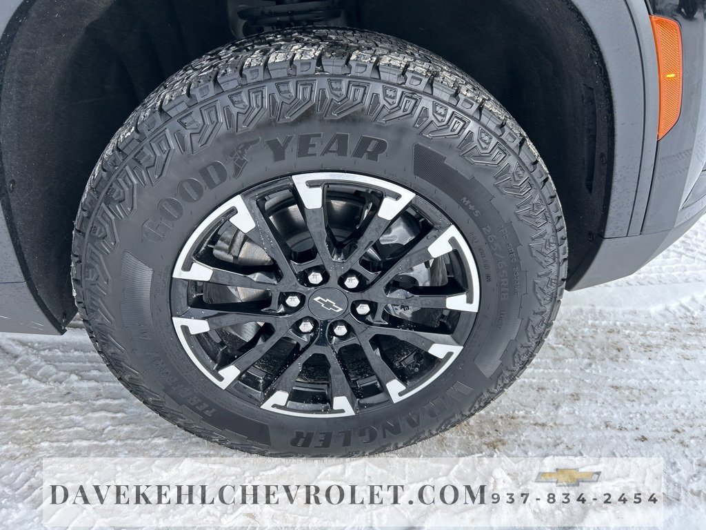 Used 2025 Chevrolet Traverse Z71 w/ Driver Confidence Package image 35