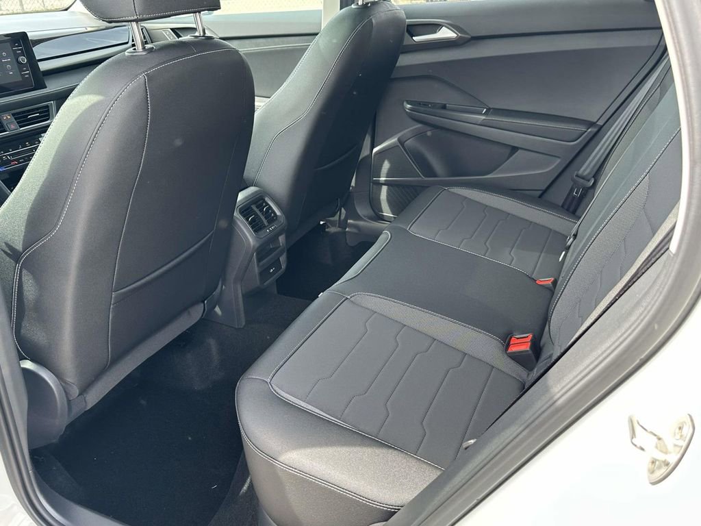 New 2025 Volkswagen Taos SE AWD/4WD image 8