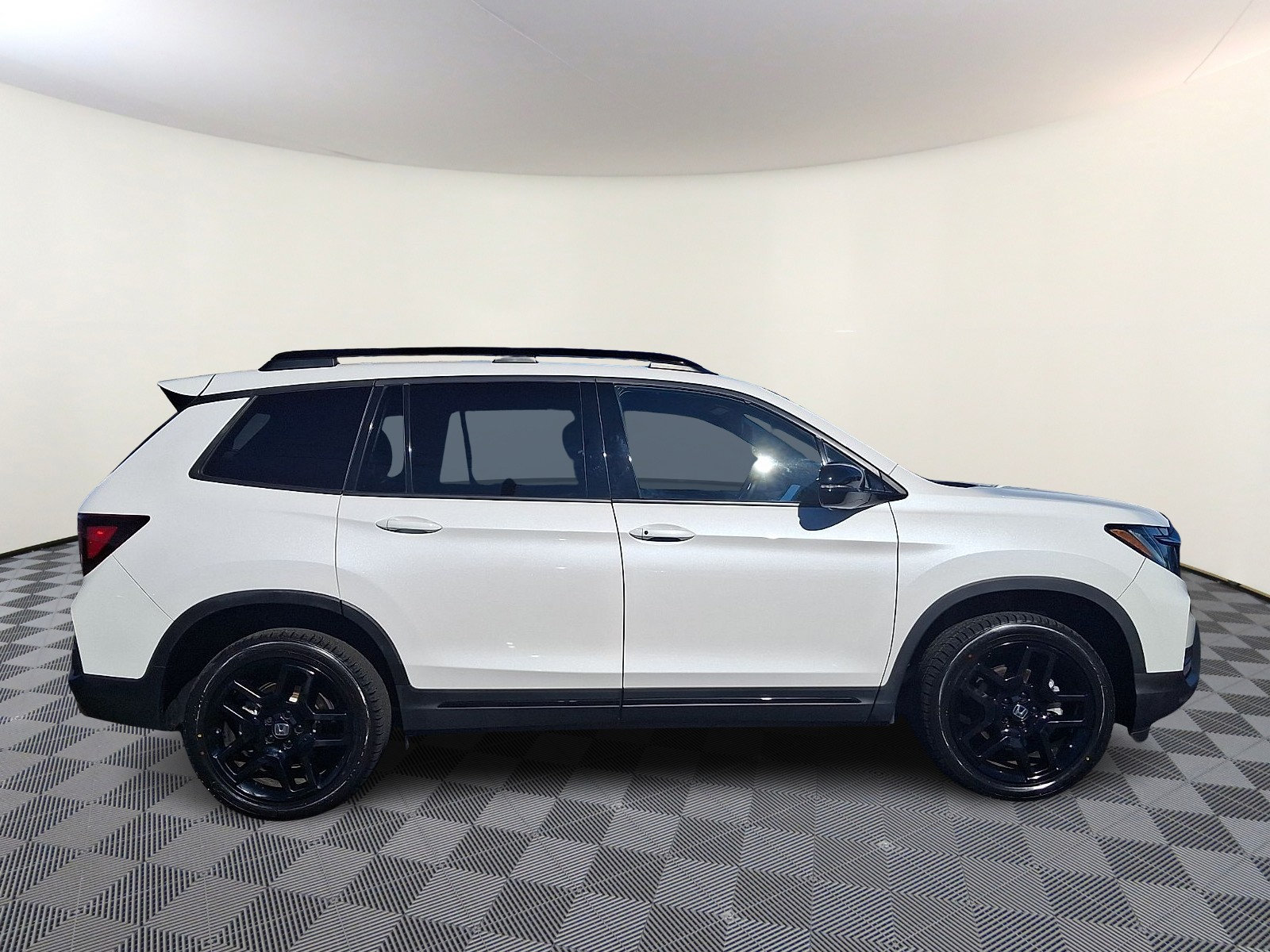 Used 2024 Honda Passport Black Edition image 8