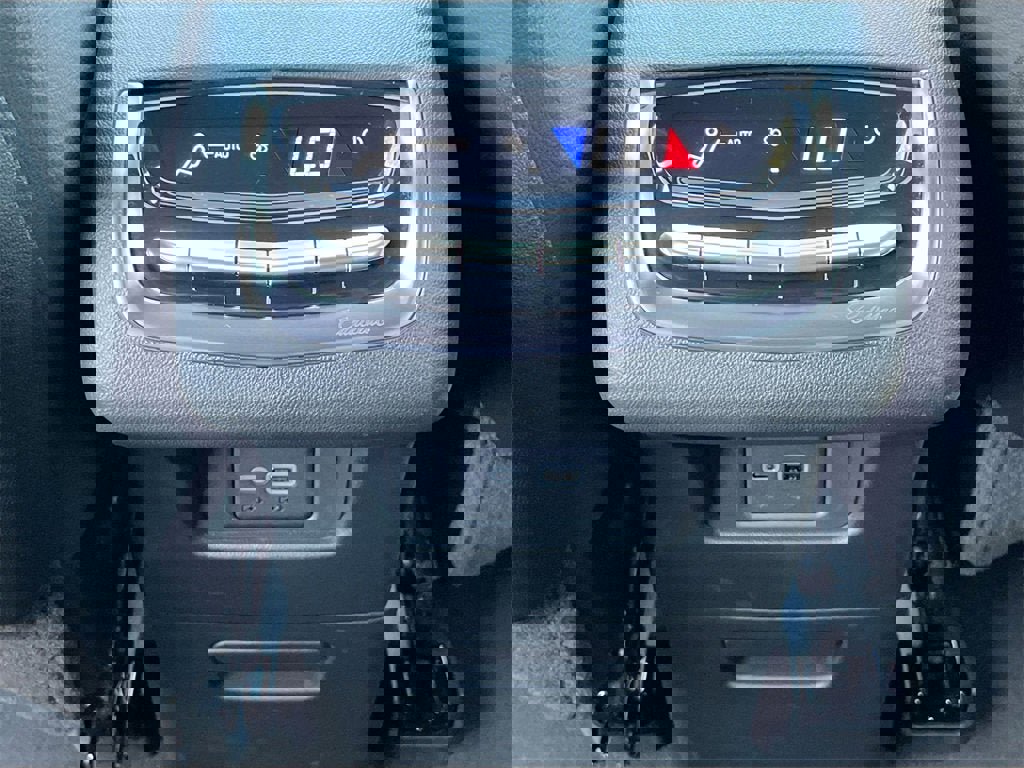 New 2025 Cadillac XT6 Luxury image 26