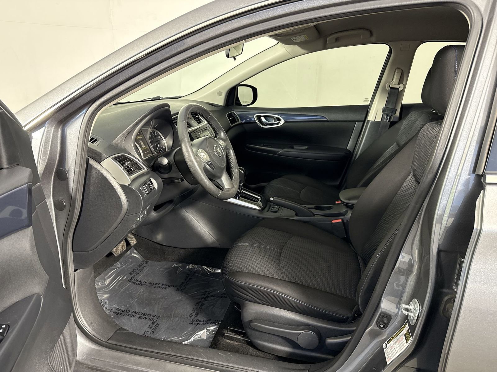 Used 2017 Nissan Sentra SR w/ SR Midnight Edition image 4