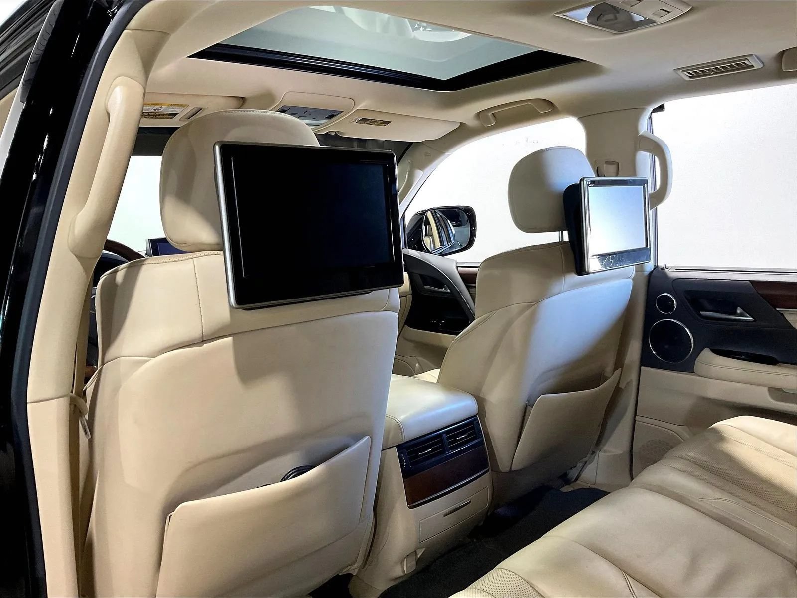 Used 2017 Lexus LX 570 4WD w/ Luxury Package image 42