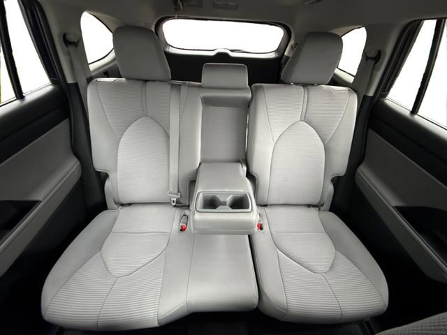 Used 2024 Toyota Highlander LE image 15