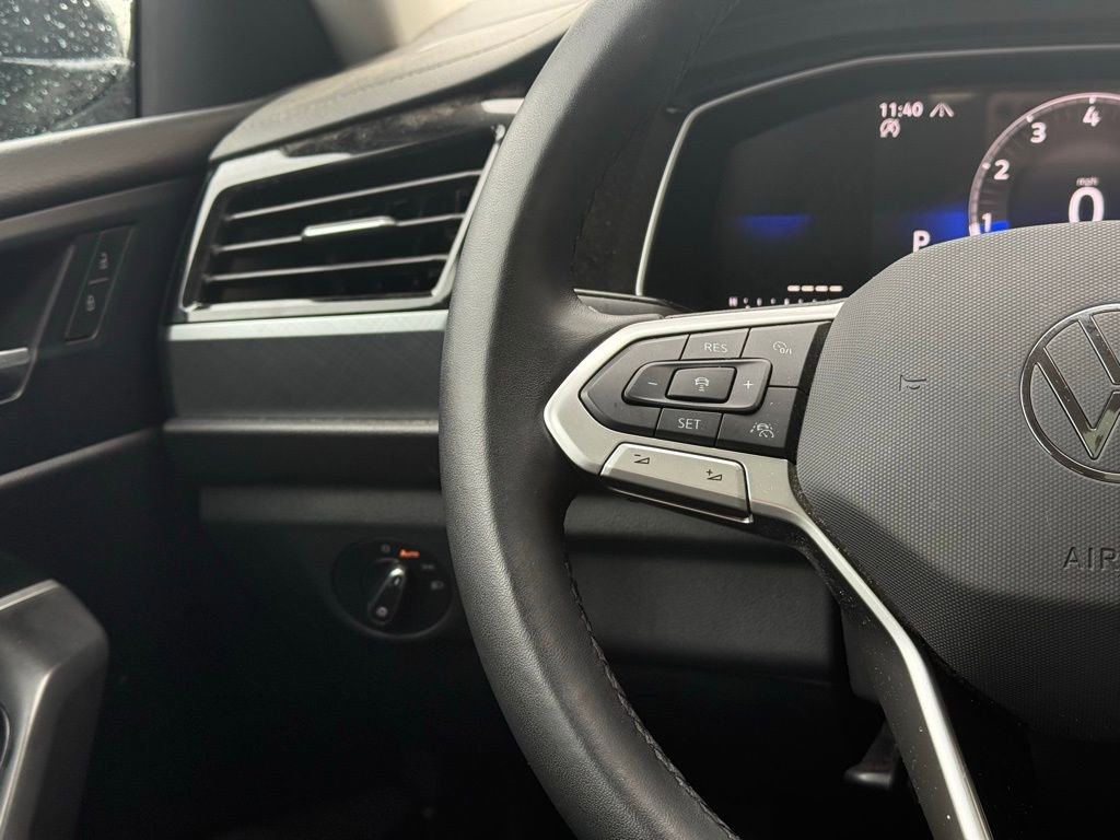 Used 2024 Volkswagen Jetta SE w/ Panoramic Sunroof Package image 10