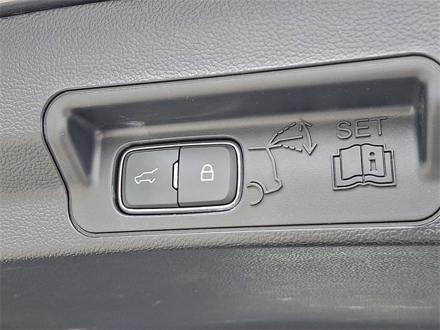 Used 2024 Ford Explorer XLT w/ Equipment Group 202A AWD/4WD image 28