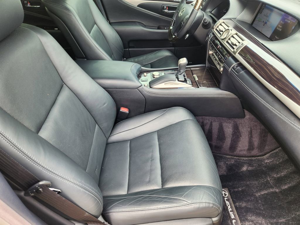Used 2016 Lexus LS 460 w/ Comfort Package RWD image 14