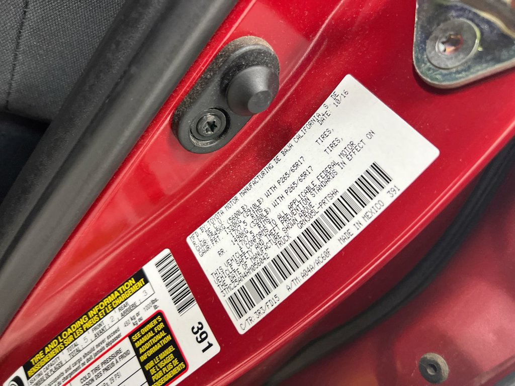 Used 2017 Toyota Tacoma TRD Sport AWD/4WD image 29
