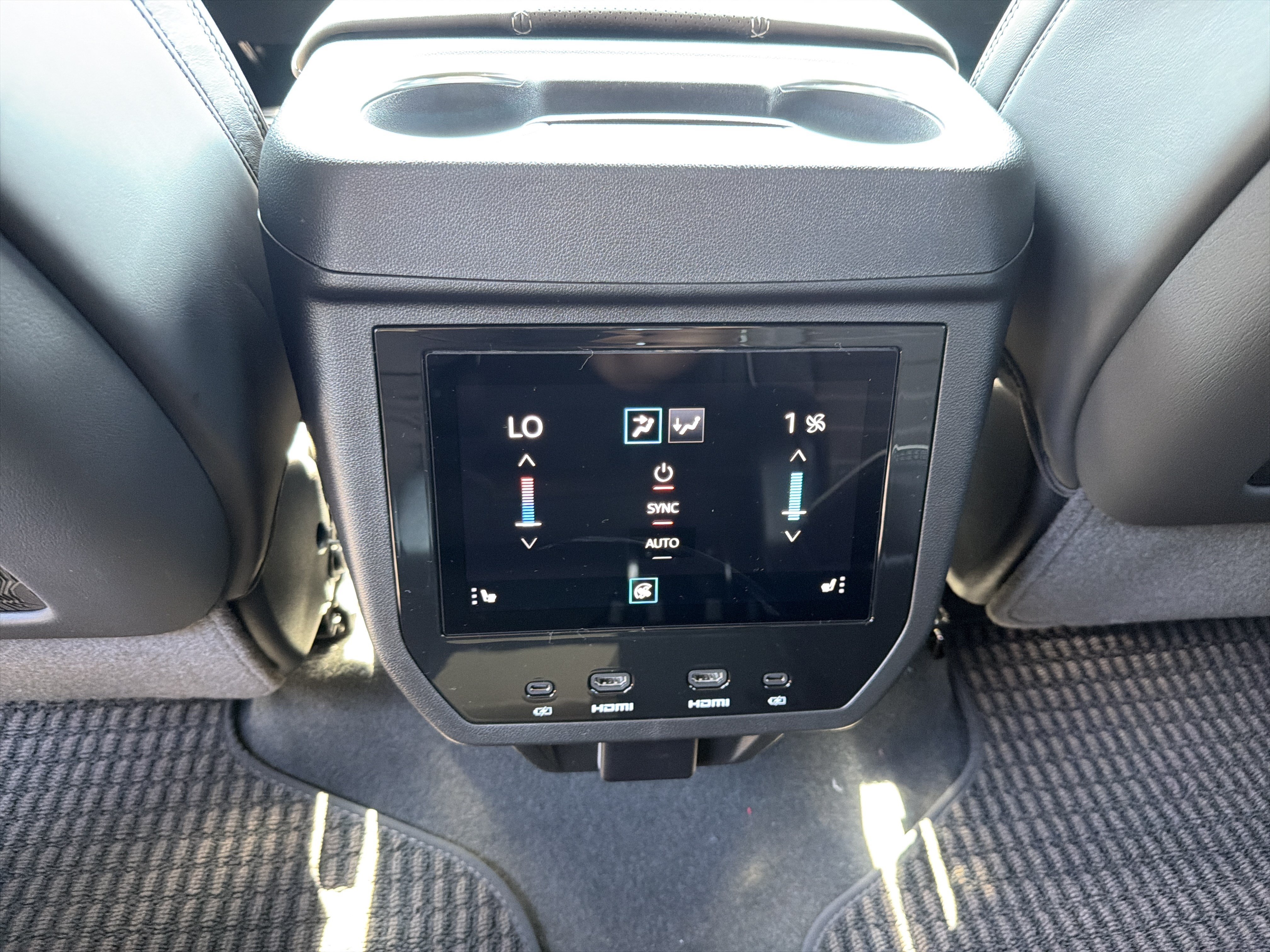 New 2026 GMC Yukon XL Denali Ultimate AWD/4WD image 24