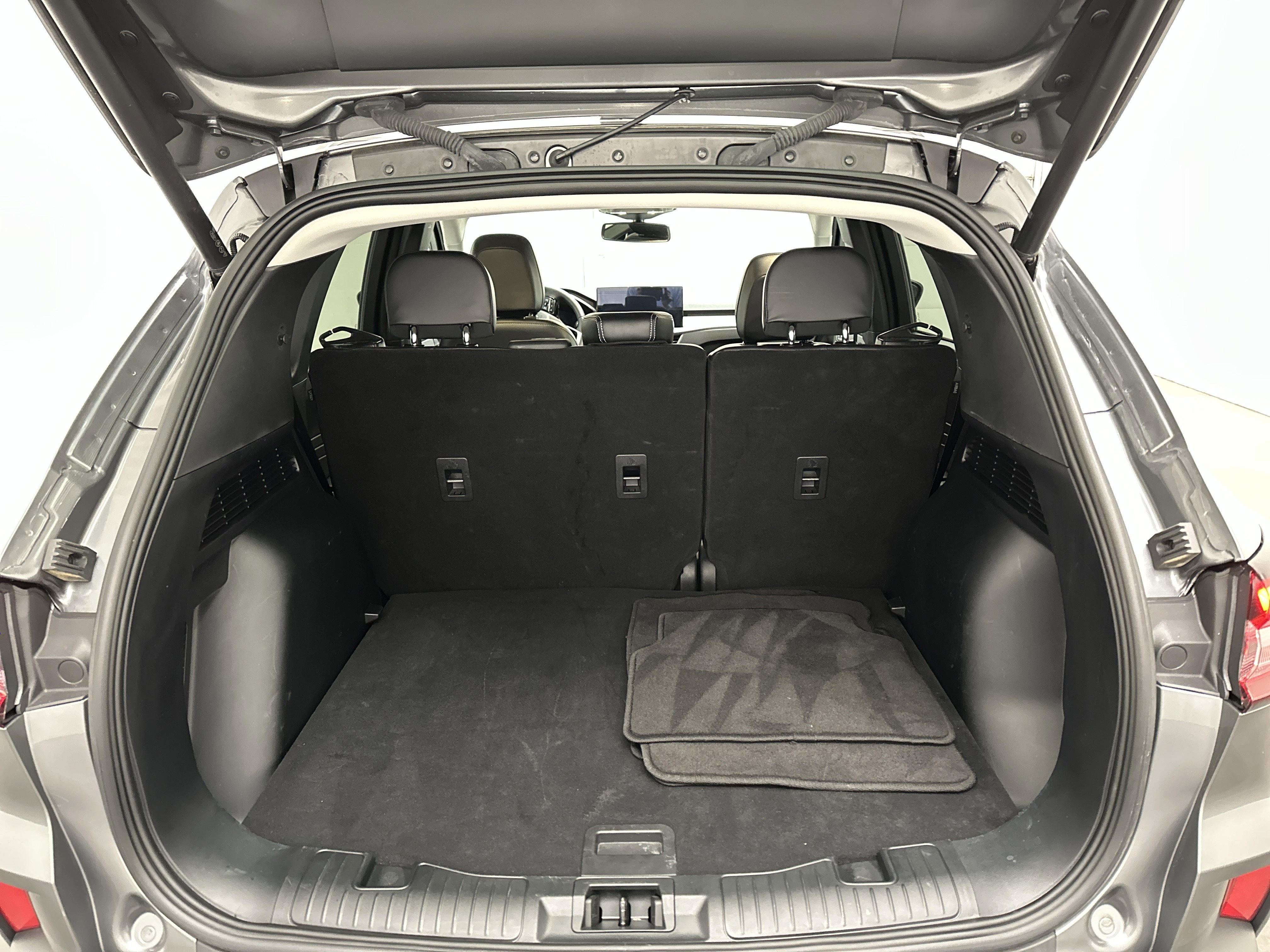 Used 2025 Ford Escape Platinum AWD/4WD image 15