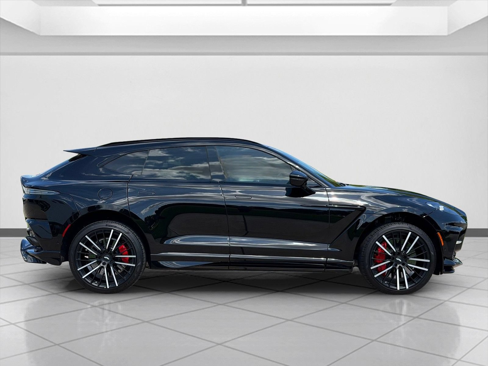 Used 2025 Aston Martin DBX 707 AWD/4WD image 9