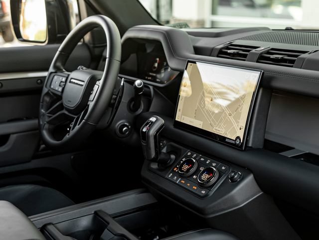 Certified 2025 Land Rover Defender 110 AWD/4WD image 39