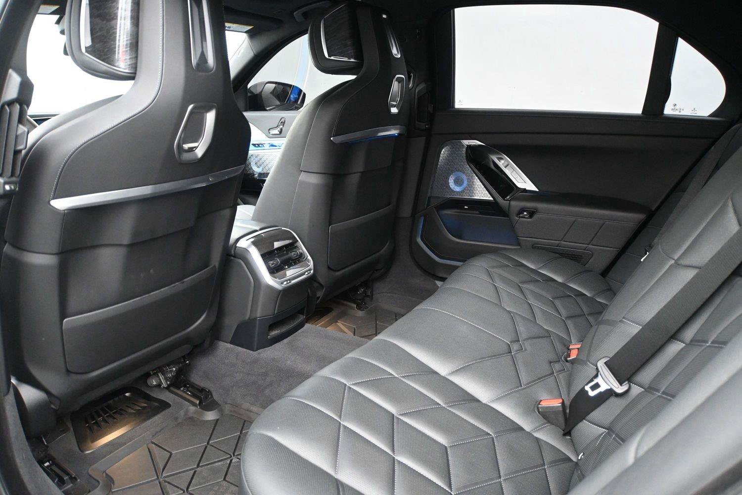 Used 2023 BMW 760i xDrive w/ Executive Package AWD/4WD image 10