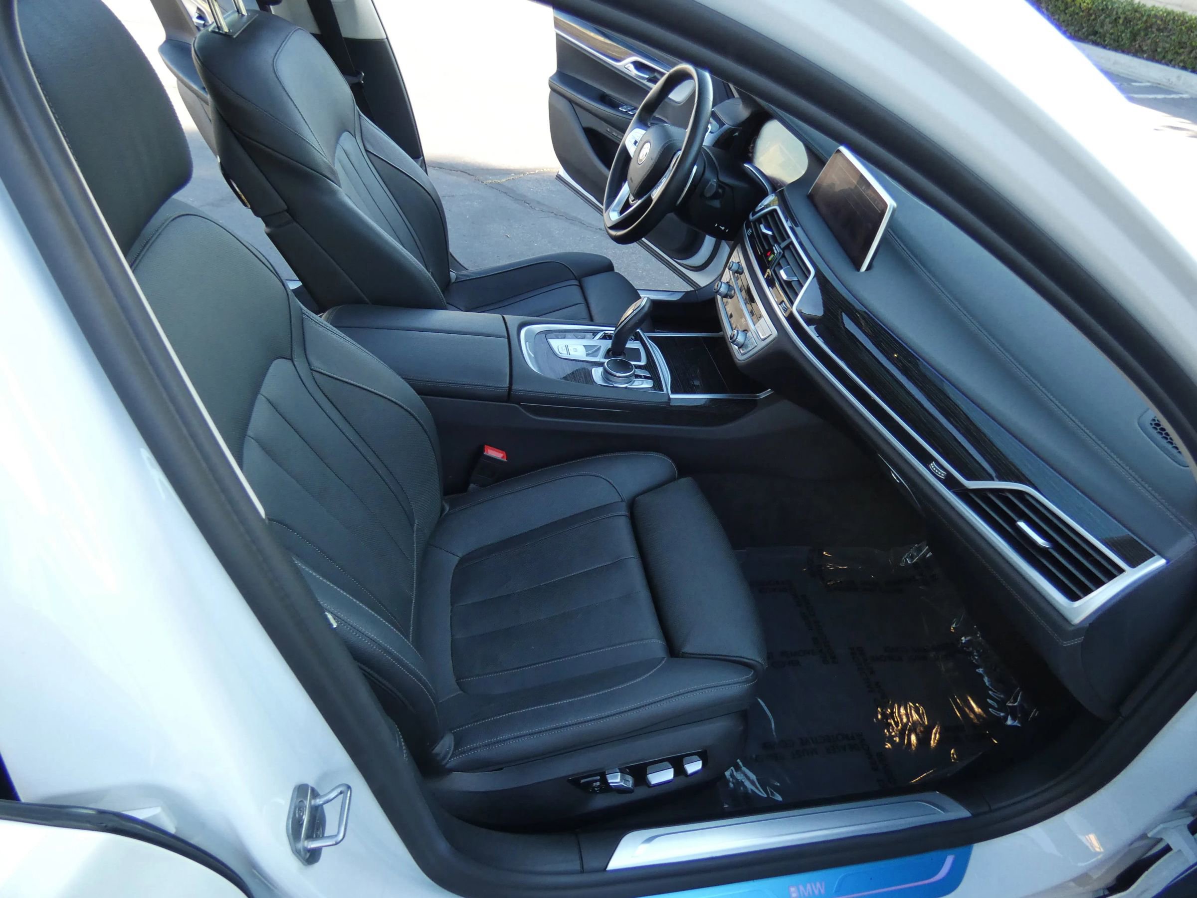 Used 2022 BMW 745e xDrive image 27