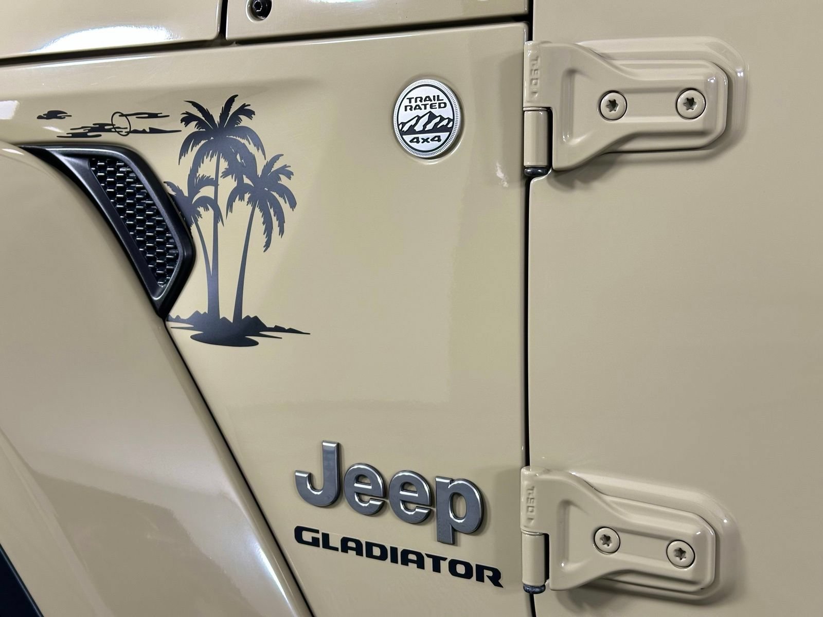 Used 2022 Jeep Gladiator Overland w/ Popular Equipment Package AWD/4WD image 31