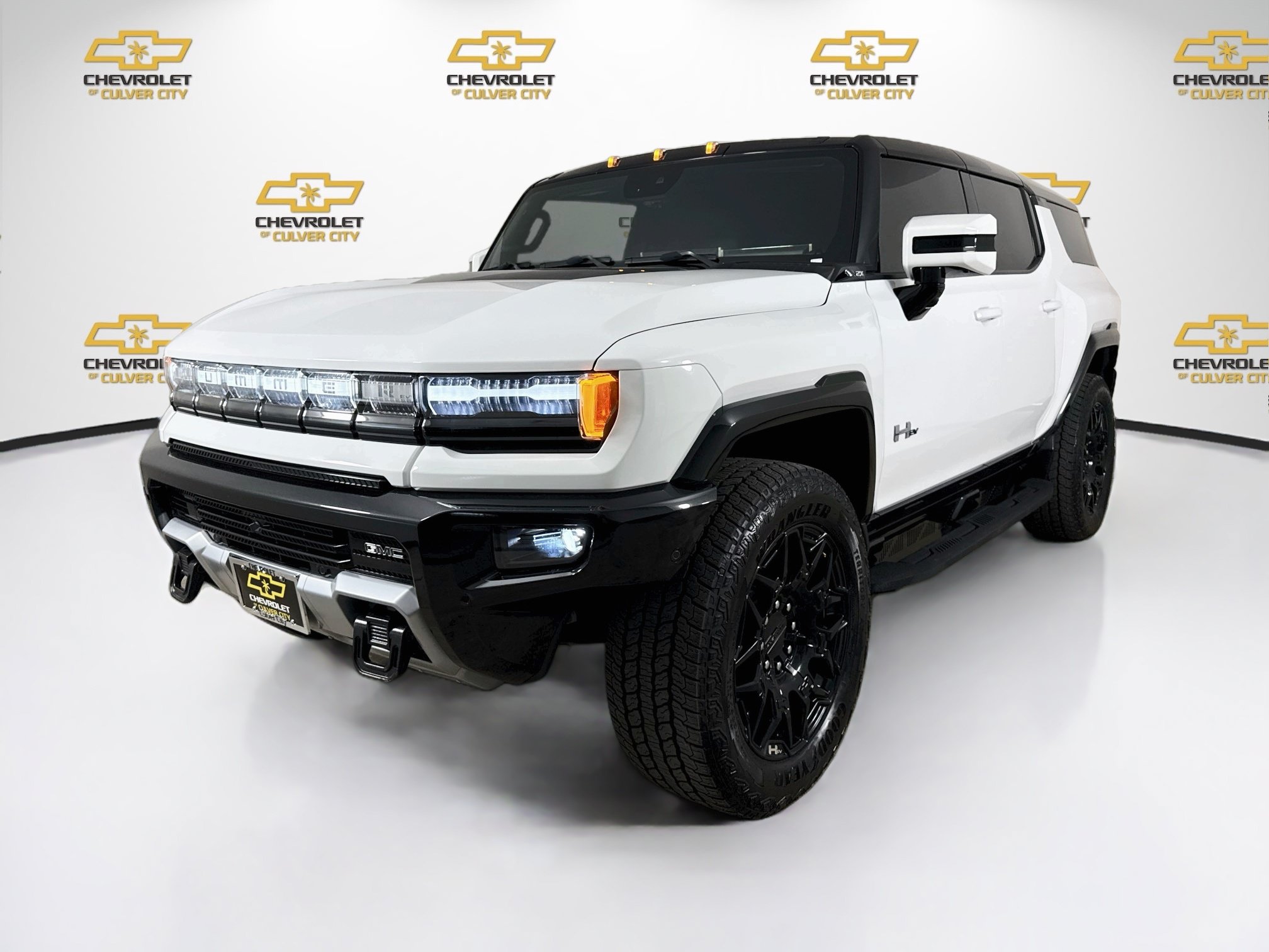 Used 2025 GMC Hummer EV 2X AWD/4WD image 3