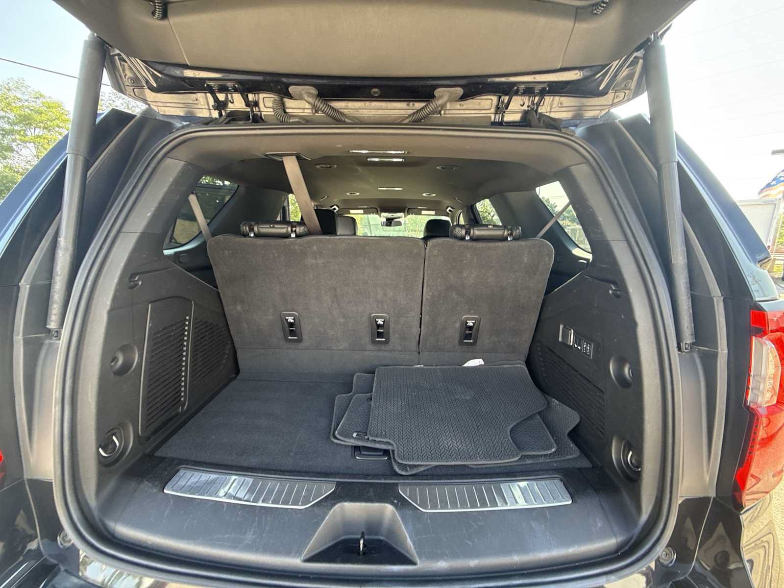 Certified 2025 GMC Yukon Denali AWD/4WD image 25