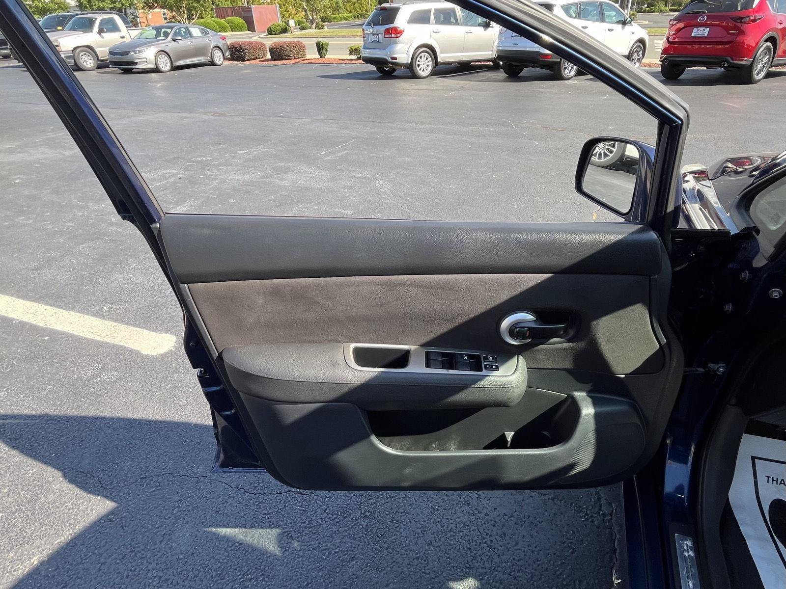 Used 2012 Nissan Versa Hatchback w/ SL Navigation Pkg FWD image 21