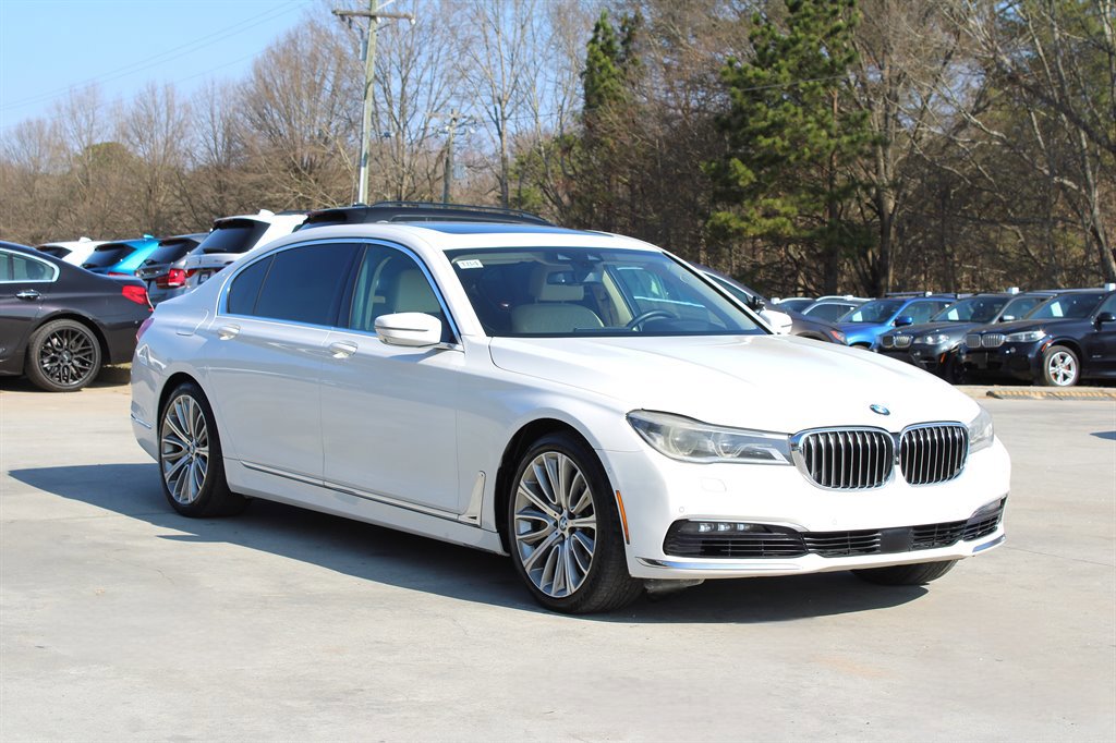 Used 2017 BMW 750i RWD image 9