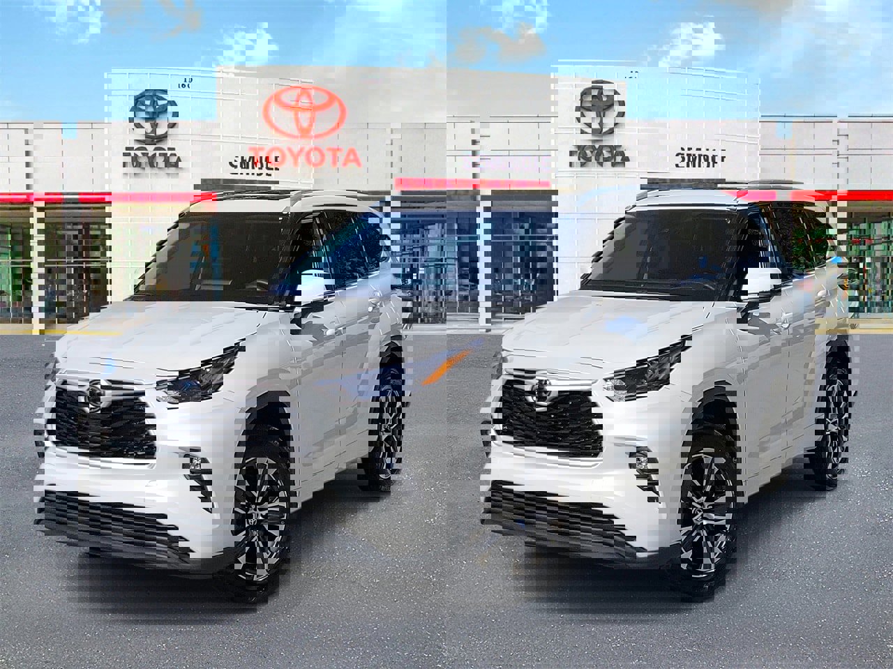 Used 2024 Toyota Highlander LE image 1