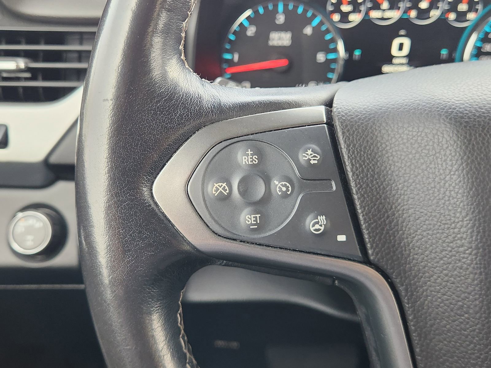 Used 2019 Chevrolet Suburban Premier image 32