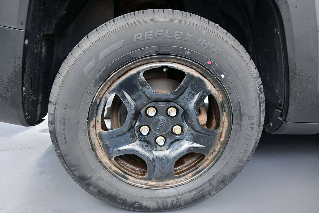 Used 2017 Jeep Renegade Sport w/ Power & Air Group FWD image 29