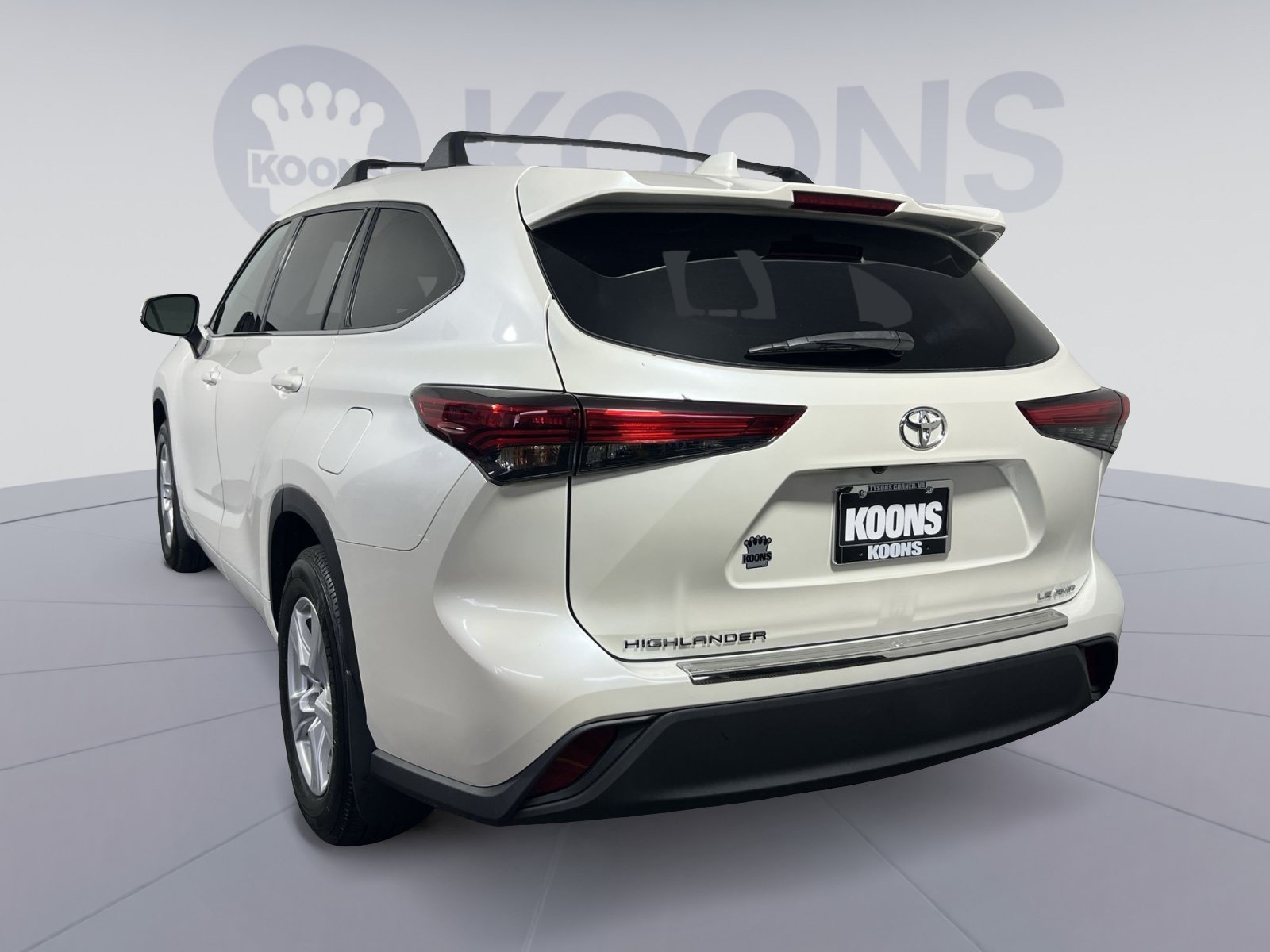 Used 2020 Toyota Highlander LE AWD/4WD image 4