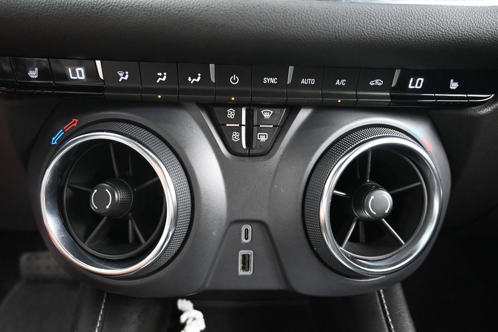Used 2025 Chevrolet Blazer LT FWD image 17