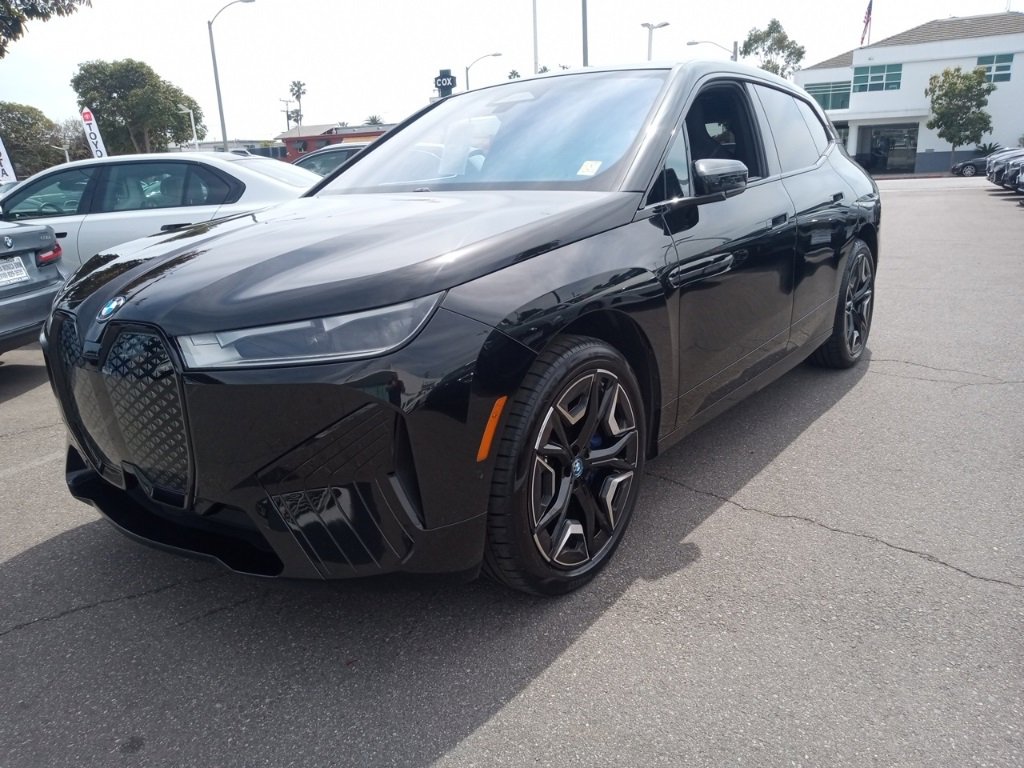 Used 2024 BMW iX xDrive50 w/ Sport Package image 3