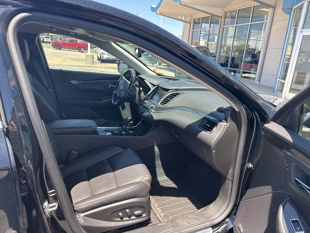 Used 2019 Chevrolet Impala Premier w/ Premier Convenience Package FWD image 12