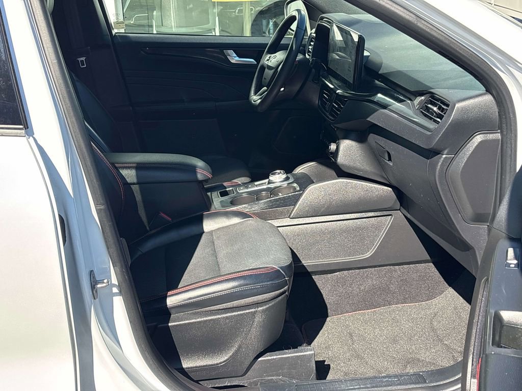 Used 2023 Ford Escape ST-Line w/ Tech Pack #1 AWD/4WD image 13