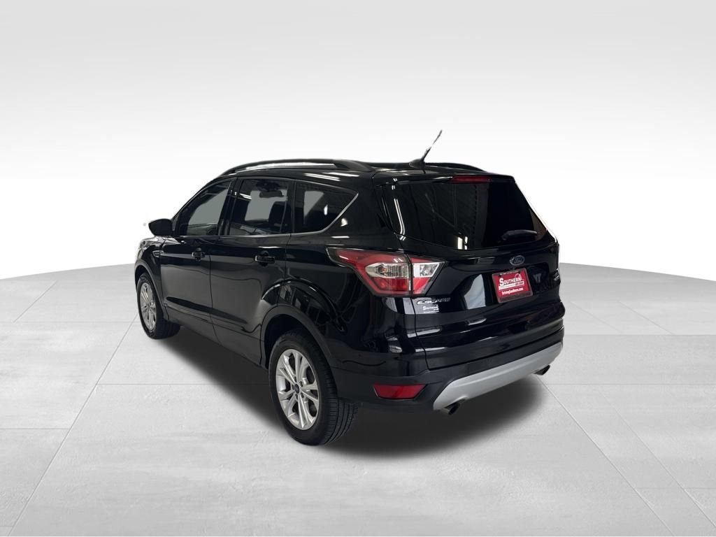 Used 2017 Ford Escape SE w/ Equipment Group 201A AWD/4WD image 3
