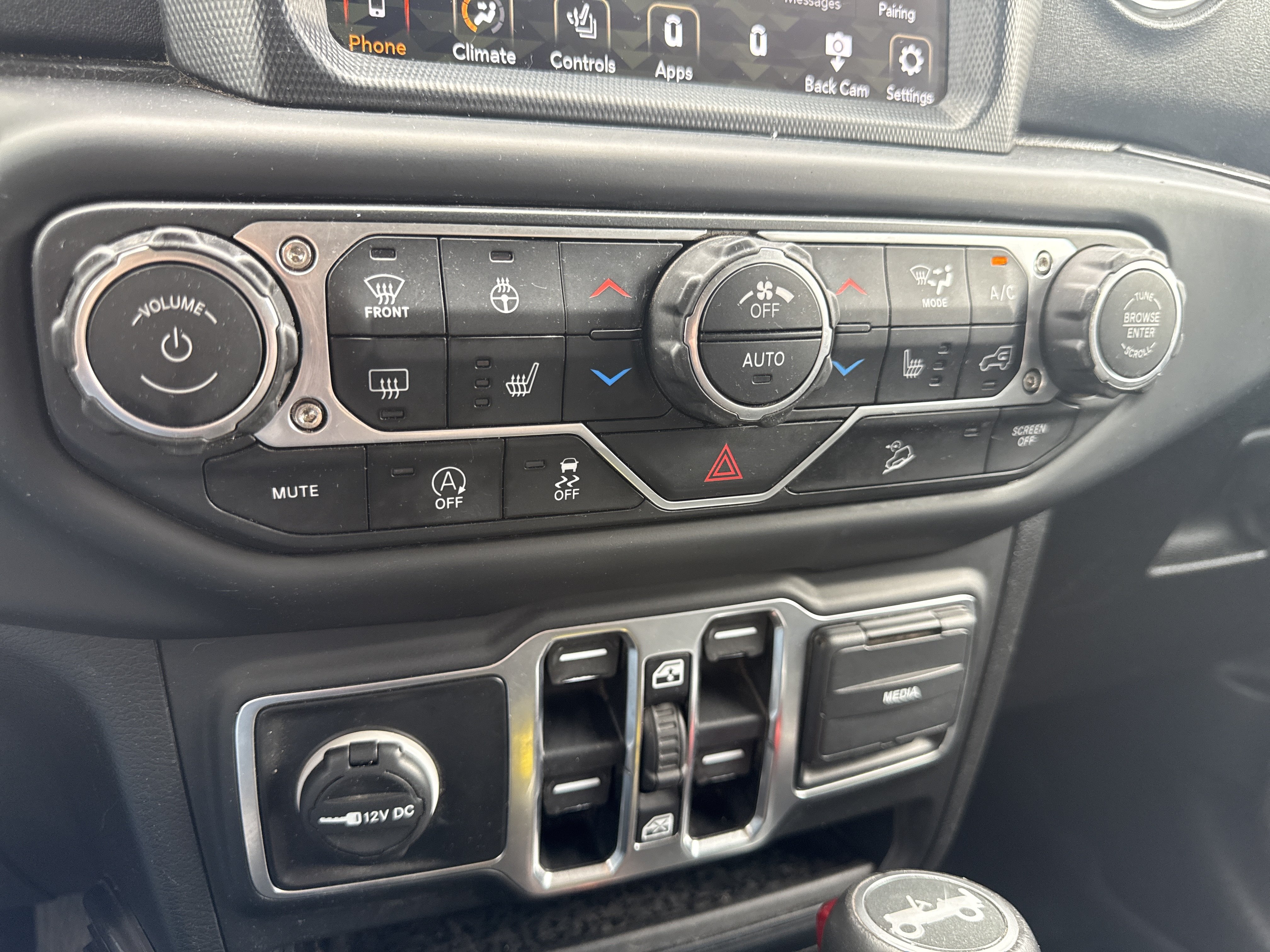 Used 2018 Jeep Wrangler Unlimited Sahara AWD/4WD image 18