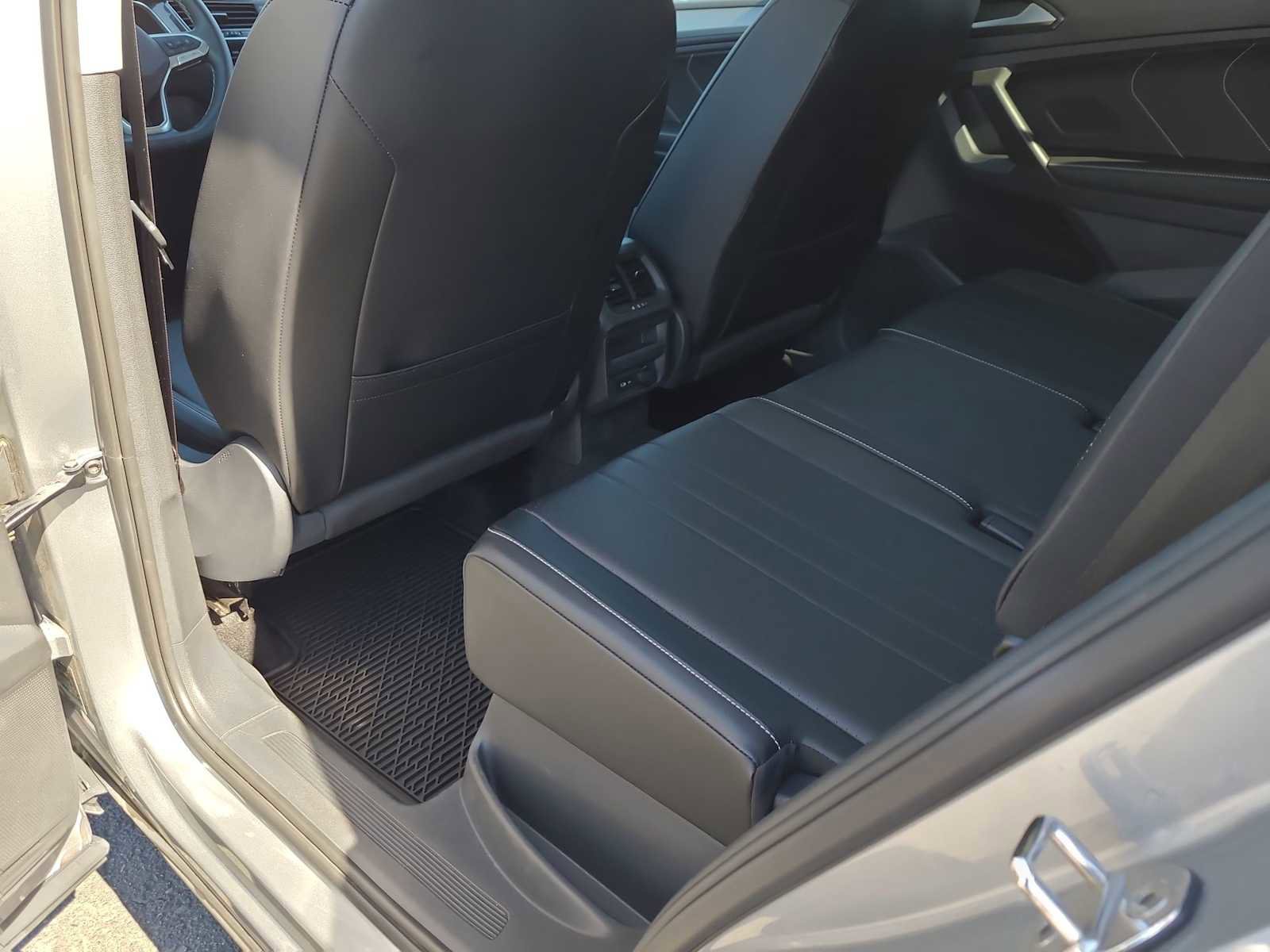 Used 2022 Volkswagen Tiguan SE image 20