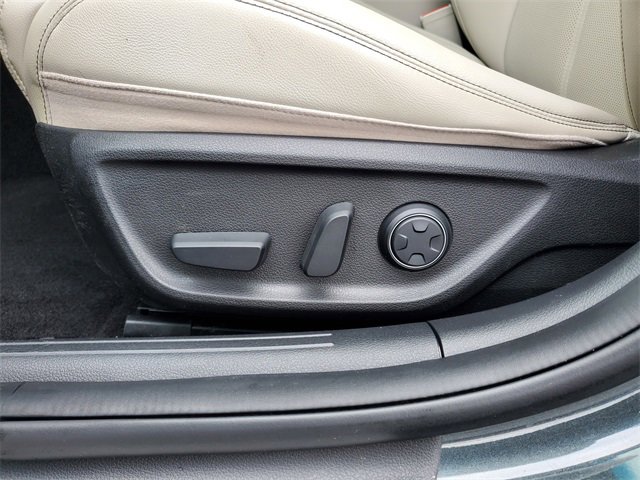 Used 2022 Genesis G70 2.0T image 6