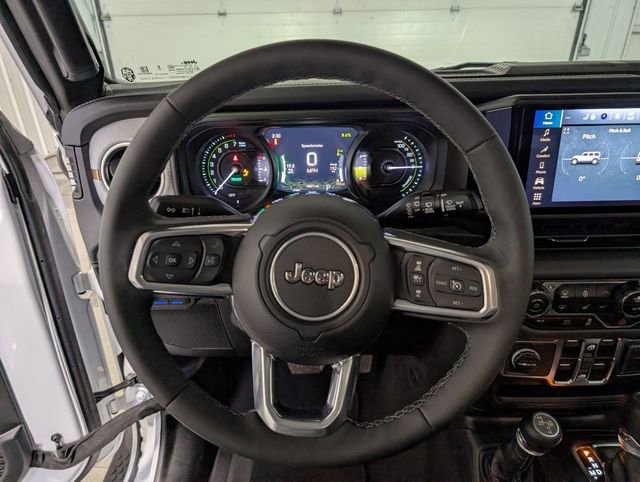 Used 2025 Jeep Wrangler Unlimited Sahara AWD/4WD image 15