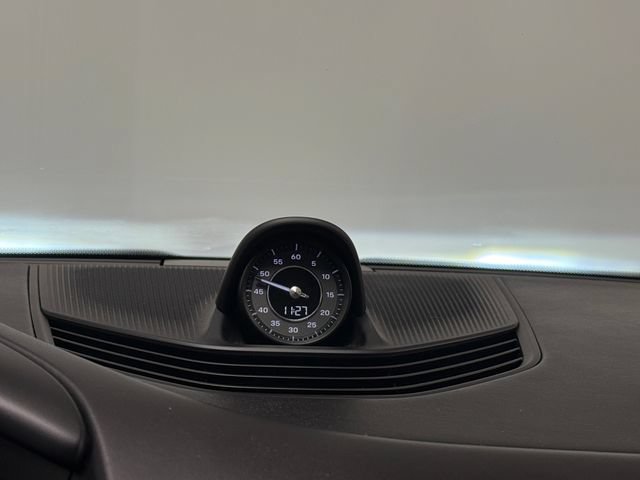 Certified 2022 Porsche Taycan AWD/4WD image 17