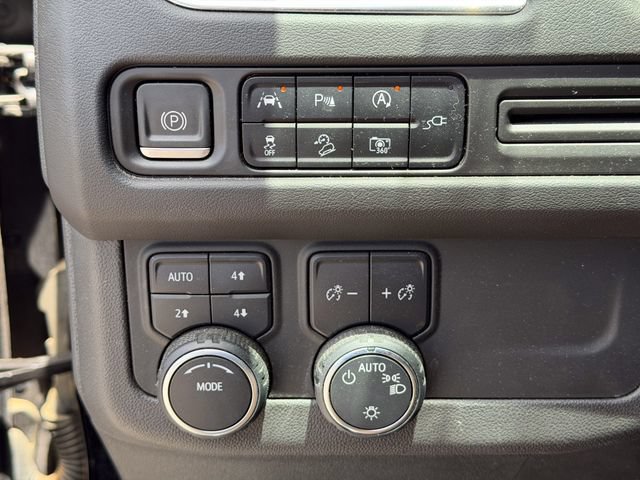 Used 2022 Chevrolet Suburban Z71 w/ Luxury Package AWD/4WD image 8