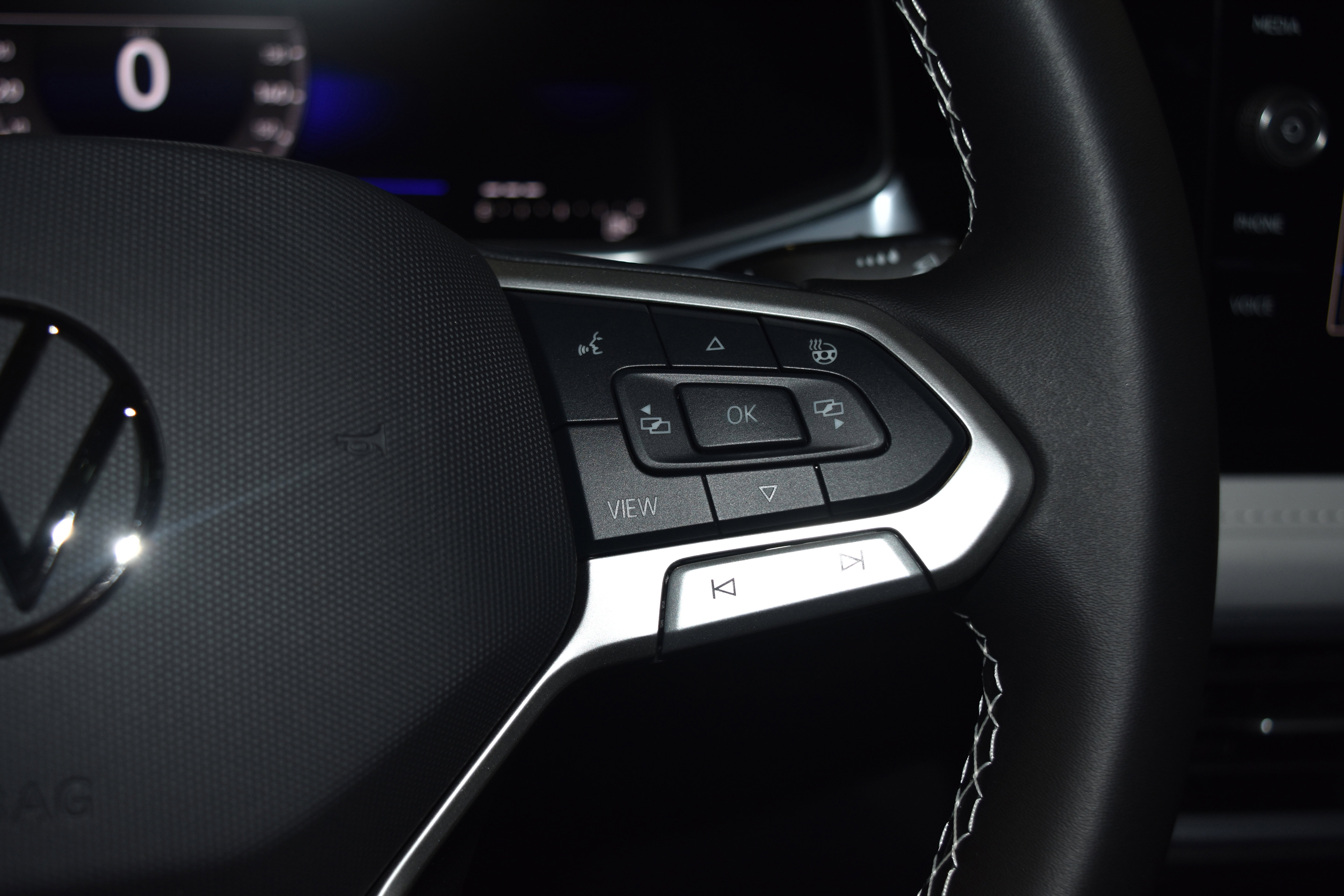 New 2025 Volkswagen Taos SE image 7