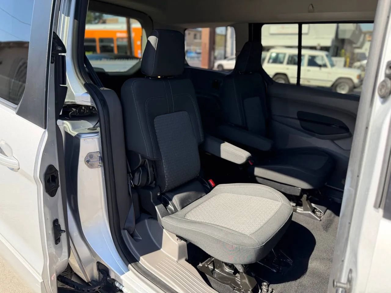 Used 2019 Ford Transit Connect XLT image 30