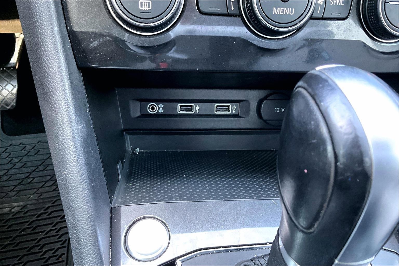 Used 2018 Volkswagen Tiguan SE FWD image 16