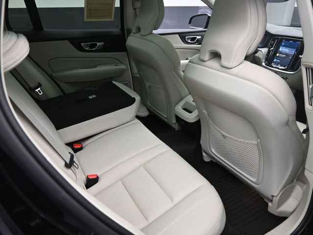 Used 2024 Volvo V60 B5 Cross Country Plus image 28