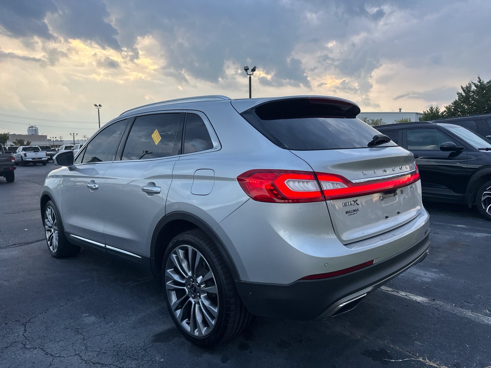 Used 2017 Lincoln MKX Reserve w/ Driver Assistance Package FWD image 6