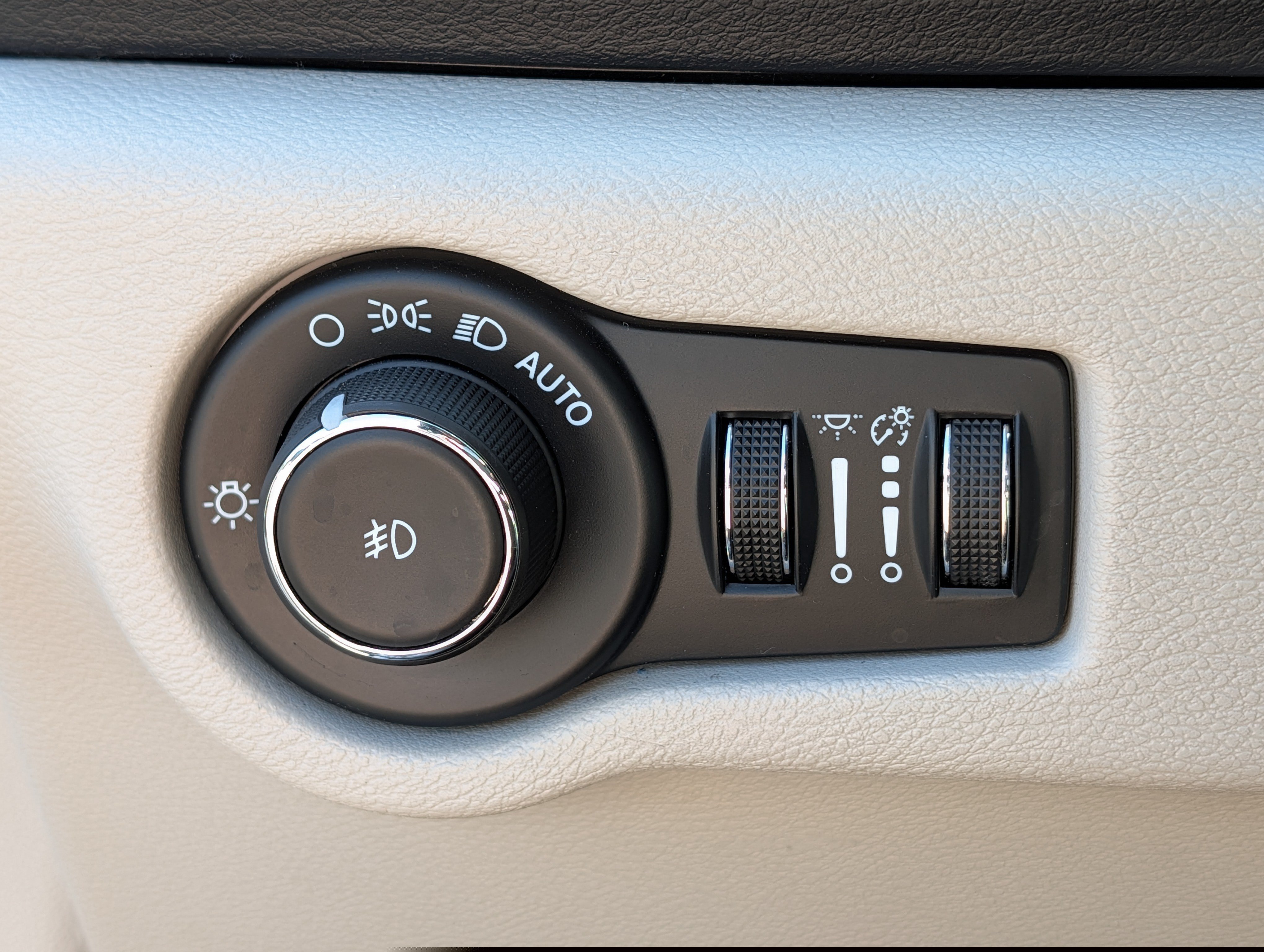 Used 2024 Chrysler Pacifica Touring-L FWD image 26