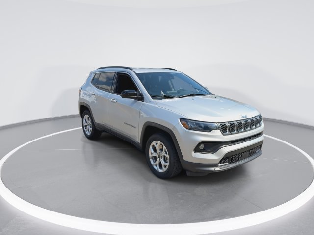 Used 2025 Jeep Compass Latitude AWD/4WD image 2