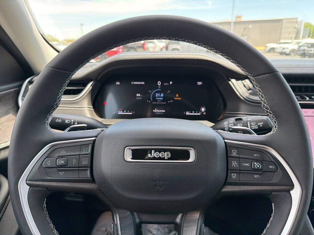 Used 2023 Jeep Grand Cherokee Limited AWD/4WD image 14