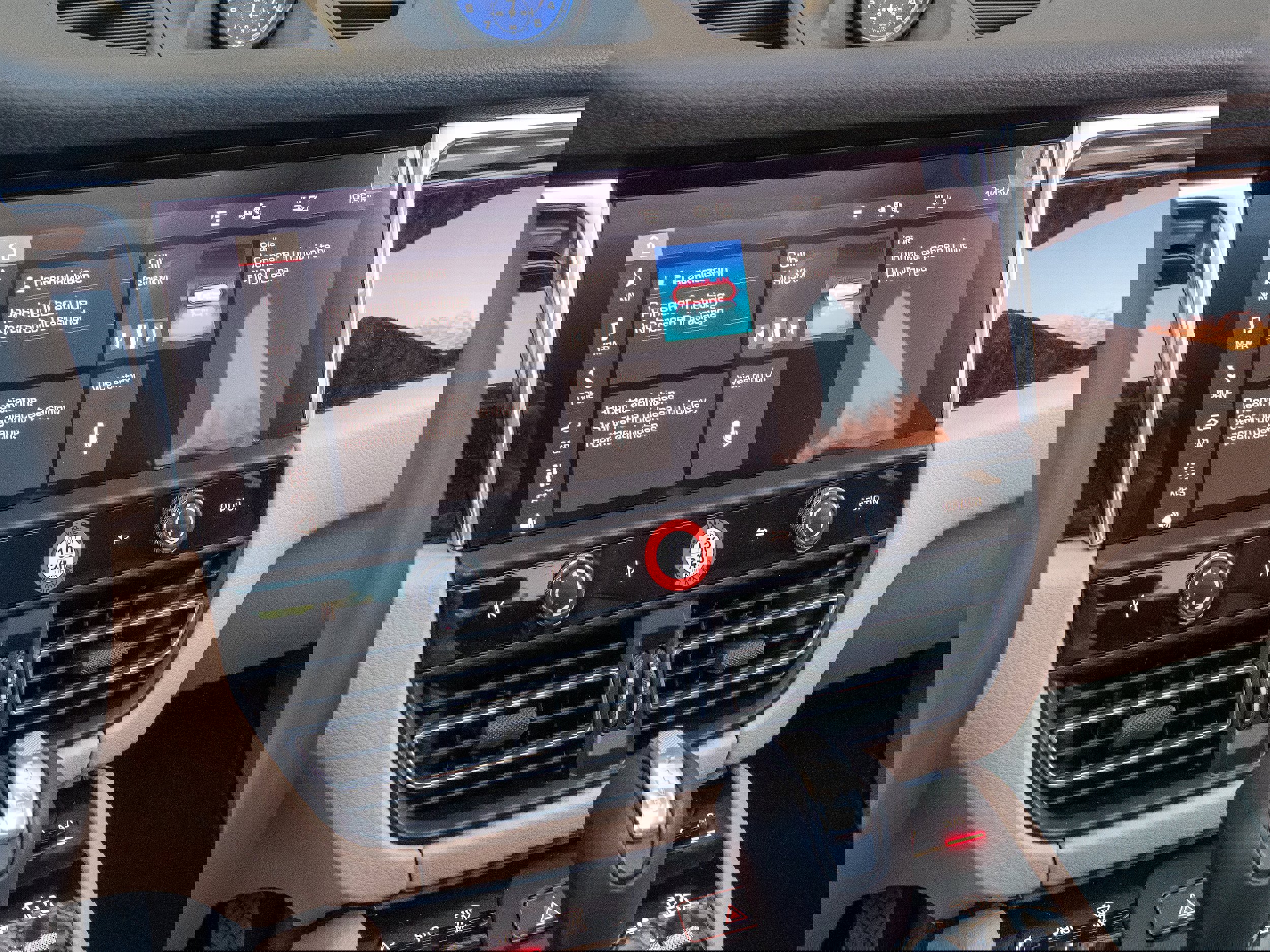 New 2026 Porsche Macan image 27