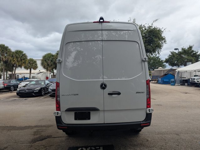 Used 2025 Mercedes-Benz Sprinter 2500 image 3